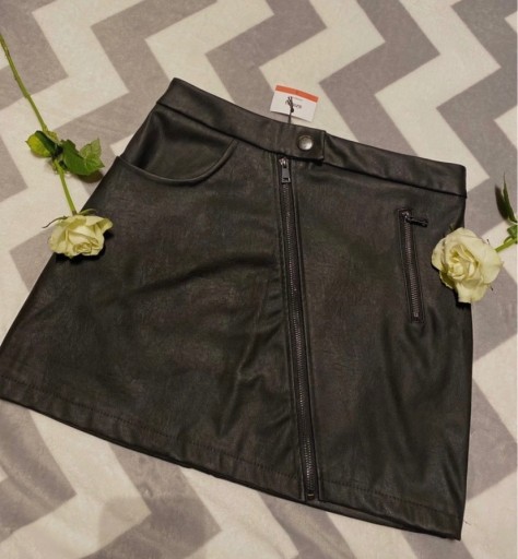 Zdjęcie oferty: Czarna spódniczka mini z imitacji skóry 