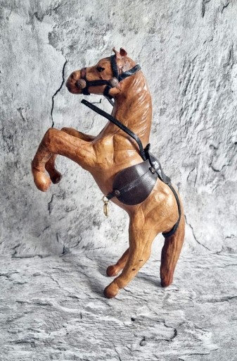 Zdjęcie oferty: Skórzana figurka konia