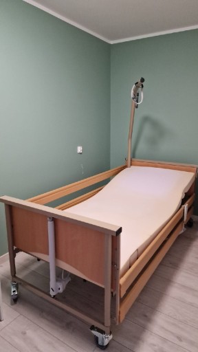Zdjęcie oferty: Łóżko rehabilitacyjne elektryczne z wysięgnikiem 