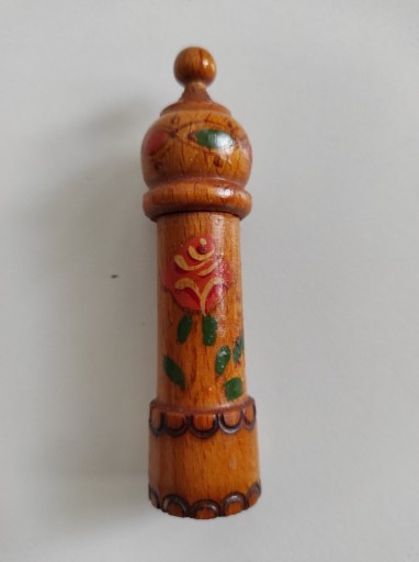 Zdjęcie oferty: Bułgarska drewniana perfumetka pojemnik na perfum