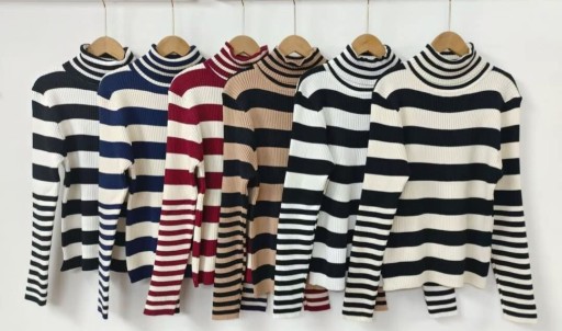 Zdjęcie oferty: Sweterek w pasy uni