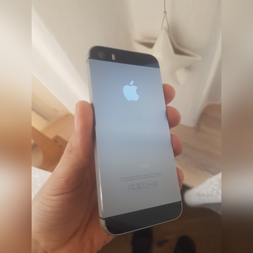 Zdjęcie oferty: IPhone 5s space gray 16Gb+akcesoria(etui Quadlock)