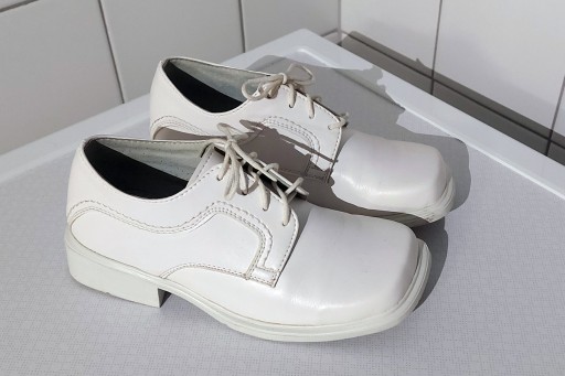 Zdjęcie oferty: Białe półbuty do komunii rozmiar 32 buty komunijne