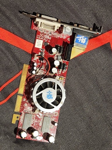 Zdjęcie oferty: KARTA GRAFICZNA RADEON 9600 128MB DDR POWERED BY ATI 