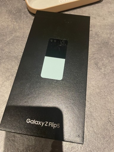 Zdjęcie oferty: Samsung Galaxy Z FLIP 5