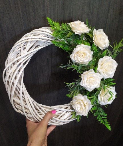 Zdjęcie oferty: Wianek na drzwi 30 cm białe róże kwiaty dekoracje 