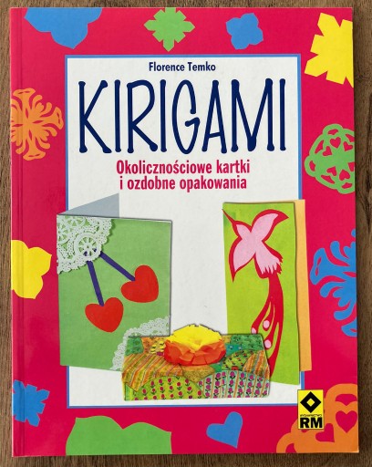 Zdjęcie oferty: Kirigami. Okolicznościowe kartki i ozdobne...