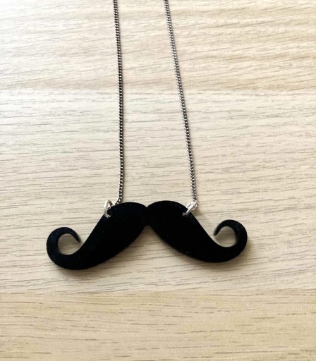 Zdjęcie oferty: Wisiorek z wąsami moustache