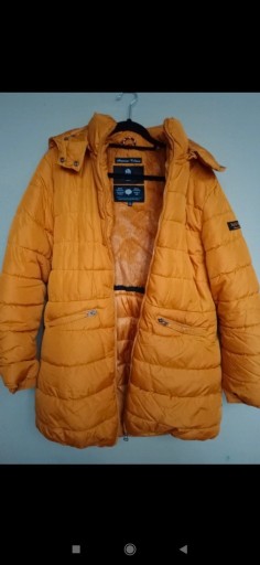 Zdjęcie oferty: Bardzo ciepła,  kurtka z kapturem w kolor miodowy.