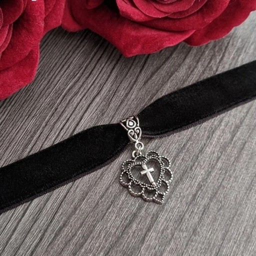 Zdjęcie oferty: Choker serce ażurowe czarna aksamitka emo lolita