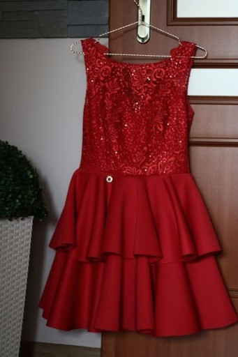 Zdjęcie oferty: Czerwona sukienka z falbanami