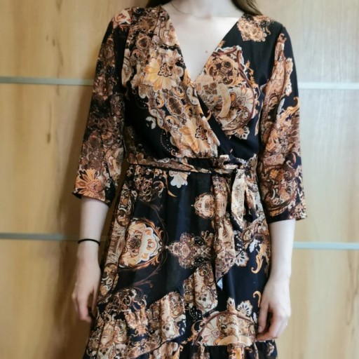 Zdjęcie oferty: Sukienka Włoska Dekolt V kwiecista czarna złota M