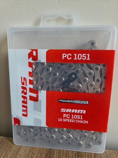 Zdjęcie oferty: Łańcuch rowerowy SRAM PC-1051 10 rzędów. BOX + spinka PowerLock NOWY