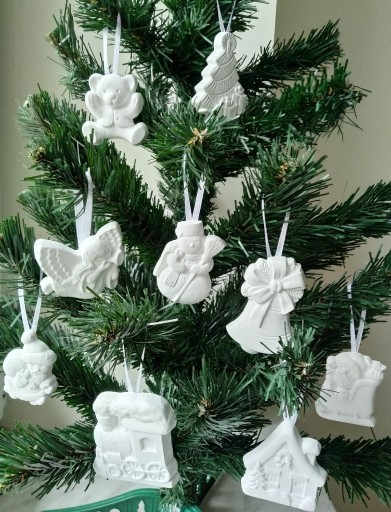 Zdjęcie oferty: Figurki gipsowe zawieszki na choinkę 9 szt. 