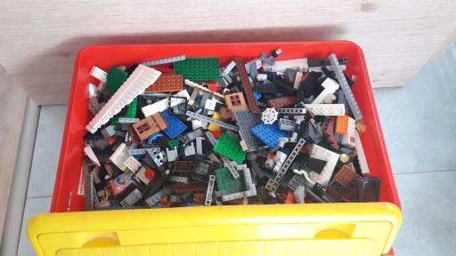 Zdjęcie oferty: KLOCKI LEGO mix w pojemniku