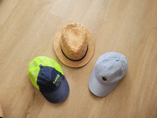 Zdjęcie oferty: Zestaw dla chłopca kapelusz i czapki z daszkiem