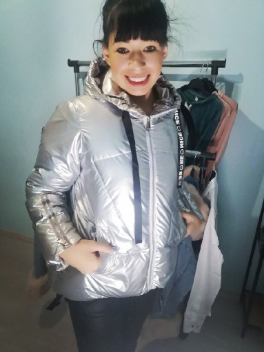 Zdjęcie oferty: Kurtka na zimę srebrna z modnymi ściągaczami 