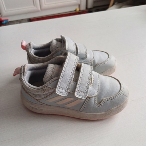 Zdjęcie oferty: Buty sportowe dziecięce adidas 25