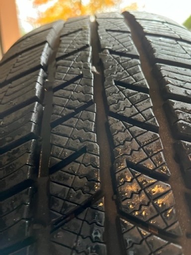 Zdjęcie oferty: Opony zimowe Barum 225/60/18 z 2021r, 4szt