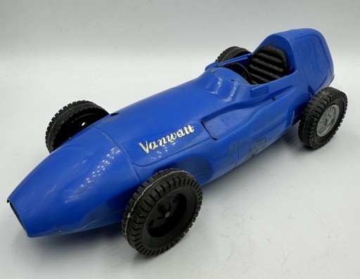 Zdjęcie oferty: Sportowy samochód zabawka PRL Formula 1 Vanwall