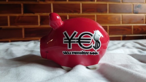 Zdjęcie oferty: Czerwona ceramiczna świnka skarbonka