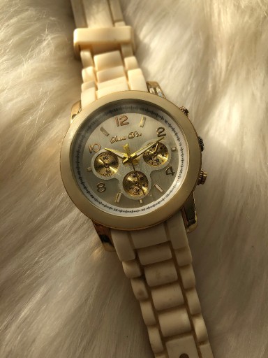 Zdjęcie oferty: Damski zegarek na białym gumowym pasku Souris Dor