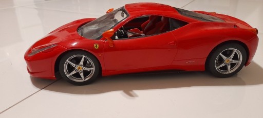 Zdjęcie oferty: Samochód sterowany pilotem Ferrari