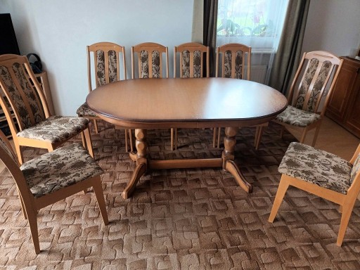 Zdjęcie oferty: Stół rozkładany + 8 krzeseł tapicerowanych