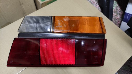 Zdjęcie oferty: VW Passat 1978 lampa prawy tył ładna.