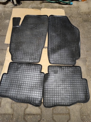 Zdjęcie oferty: Sprzedam dywaniki gumowe Seat Ibiza 3