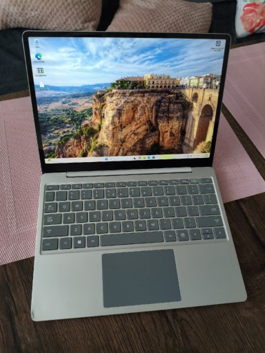 Zdjęcie oferty: Laptop dotykowy Microsoft Surface Laptop Go 2 i5-1135G7 bateria 7 godz