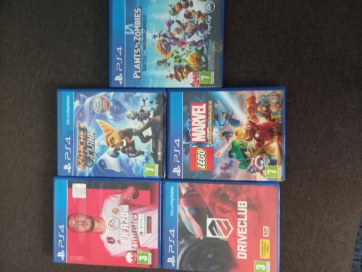 Zdjęcie oferty: Ps 4 z  grami  i padem 