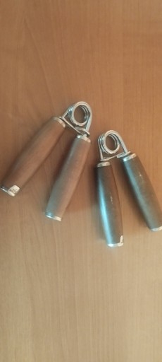 Zdjęcie oferty: ZESTAW DWÓCH ŚCISKACZY DO RĄK 