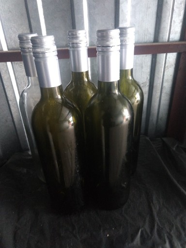 Zdjęcie oferty: Butelki na wino o poj.0,75 l z alum. zakr.15szt.
