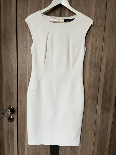 Zdjęcie oferty: Biała taliowana sukienka Top Secret