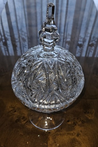 Zdjęcie oferty: Cukiernica szklana kryształowa z pokrywą