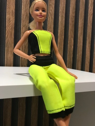 Zdjęcie oferty: Ubranka dla lalek typu Barbie - neon party