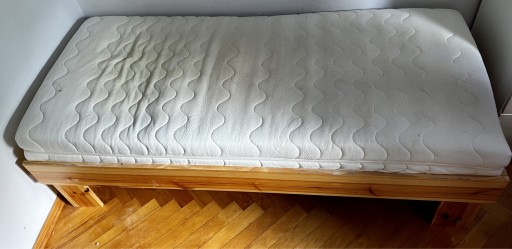 Zdjęcie oferty: Rama łóżka z materacem 80x180 cm