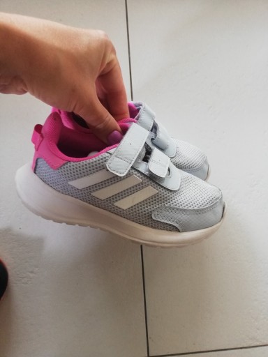 Zdjęcie oferty: Adidas buty sportowe dziewczynka 26