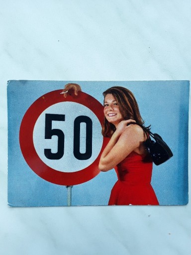 Zdjęcie oferty: Kobieta ze znakiem drogowym