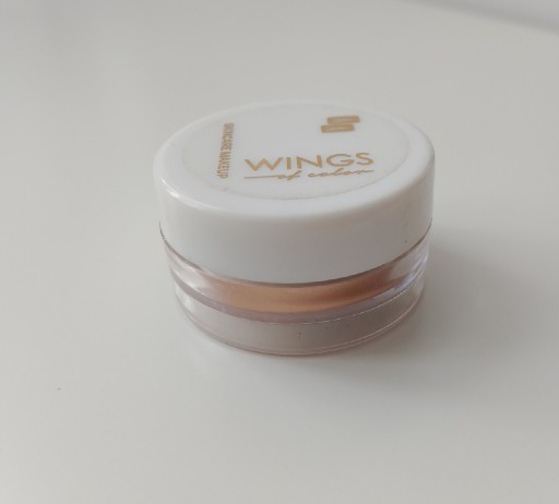 Zdjęcie oferty: AA Wings of Color Loose sypki cień 02 Tasty Shine