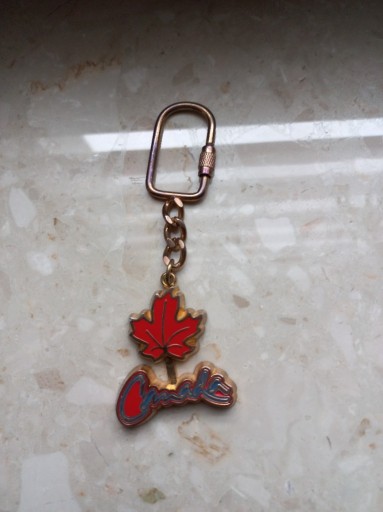 Zdjęcie oferty: Brelok Canada Kanada złoty czerwony Breloczek zawieszka do kluczy 