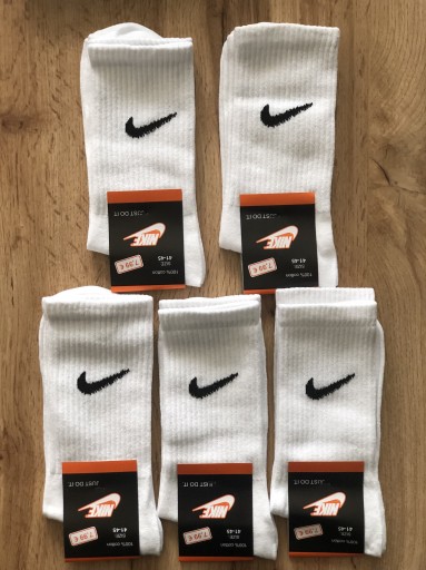 Zdjęcie oferty: Skarpety Nike białe 5 par wysokie rozmiar 41-45