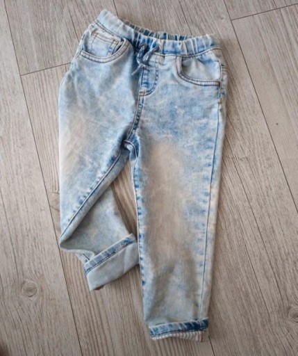 Zdjęcie oferty: Spodnie dżinsowe dziecięce 