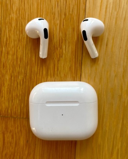 Zdjęcie oferty: Sprzedam oryginalne Apple AirPods 3 (3rd Gen)