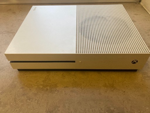 Zdjęcie oferty: Xbox One S 500Gb + Fifa 23, Batterfield 2042