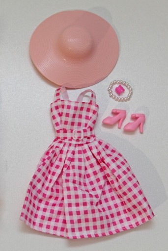Zdjęcie oferty: Ubranko dla Barbie sukienka kapelusz buciki nr2