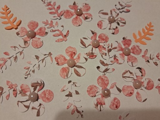 Zdjęcie oferty: Kwiaty jasny róż z wzorkami z listkami Handmade