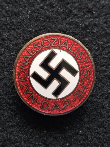 Zdjęcie oferty: NSDAP pin sygnowany RZM M1/145