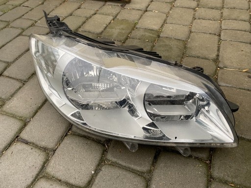 Zdjęcie oferty: Peugeot 301 12-17 lampa prawa przednia reflektor